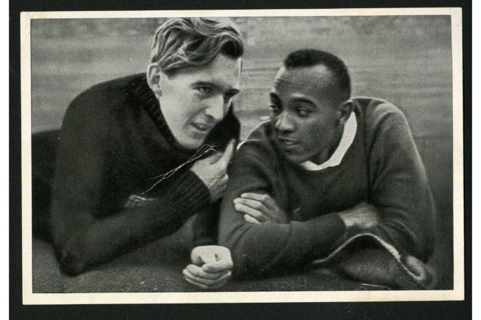 Luz Long mit Jesse Owens, Olympische Spiele Berlin 1936. Foto: Stadtgeschichtliches Museum Leipzig