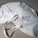 Zwei FFP2-Masken zum Schutz vor Atemwegserkrankungen wie Covid-19