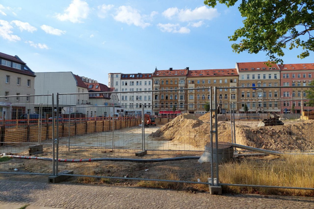 Baustelle der neuen Schwimmhalle am Otto-Runki-Platz.