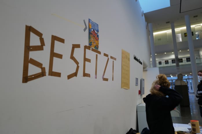 Studierende haben am 12. Dezember 2022 den größten Hörsaal der Uni Leipzig besetzt. Foto: Luise Mosig