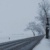 Straße in verschneiter Landschaft