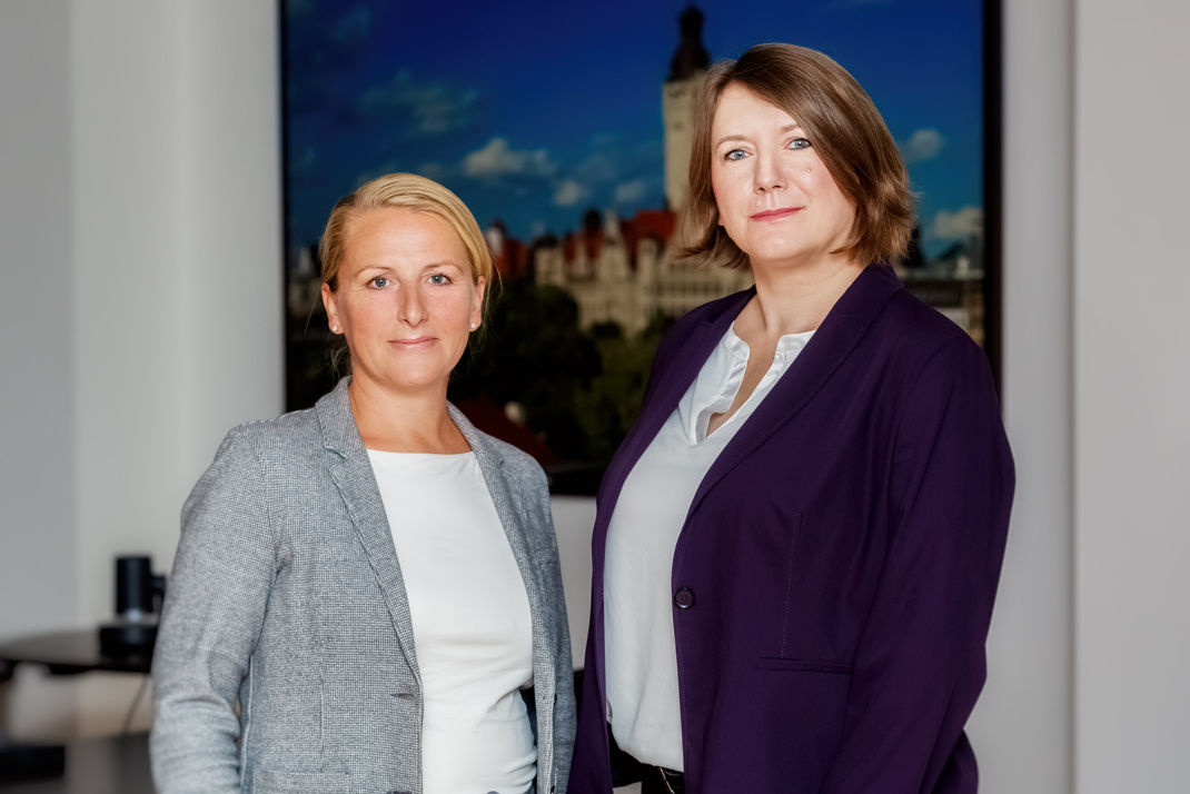 Der Lipsia-Vorstand hat sich auch für 2023 wieder viel vorgenommen: Nelly Keding (links), Vorstandsvorsitzende und Vorstand Wohnungswirtschaft, und Annett Schiele, Vorstand Finanzwirtschaft. Foto: Anita Volkamer