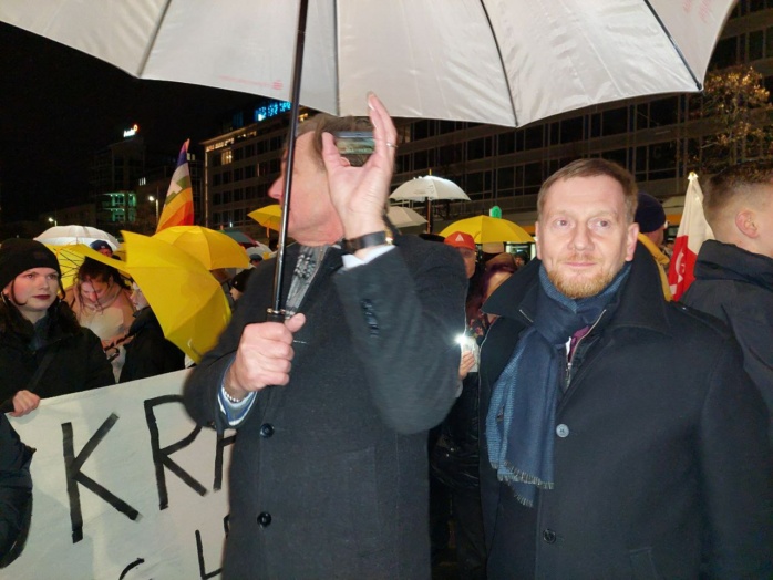 Burkhard Jung und Michael Kretschmer auf dem Augustusplatz. Foto: Sabine Eicker