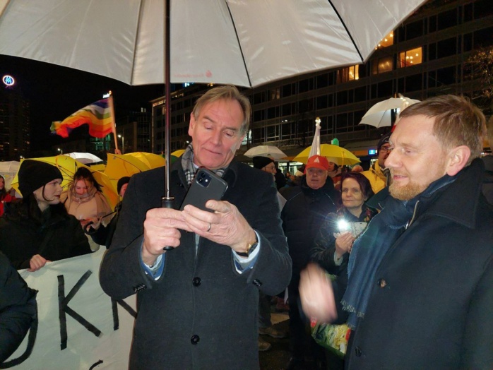 Burkhard Jung und Michael Kretschmer auf dem Augustusplatz. Foto: Sabine Eicker
