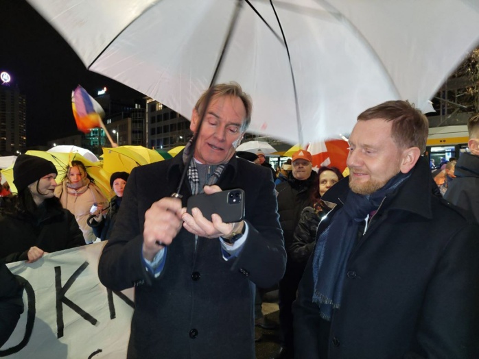 Burkhard Jung und Michael Kretschmer auf dem Augustusplatz. Foto: Sabine Eicker