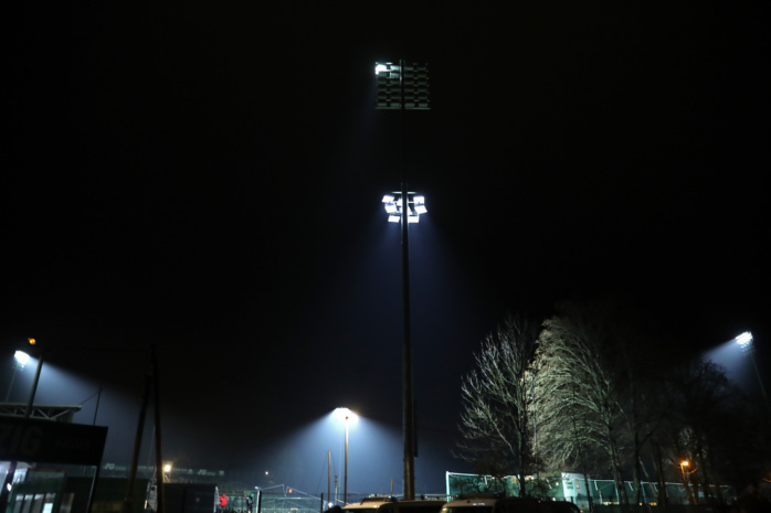 Neues Flutlicht im Alfred-Kunze-Sportpark. Foto: Jan Kaefer