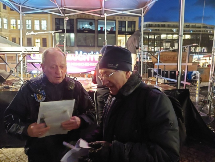 Mitinitiator Christian Wolff vor Beginn der Versammlung. Foto: LZ