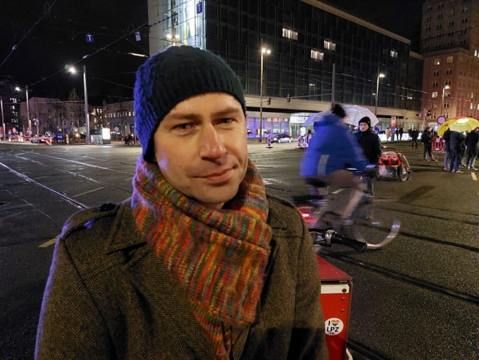 Der Bundestagsabgeordnete Holger Mann (SPD) auf dem Ring. Foto. Lz