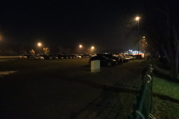 Der neue (temporäre) Parkplatz am Cottaweg war halb gefüllt. Foto: LZ