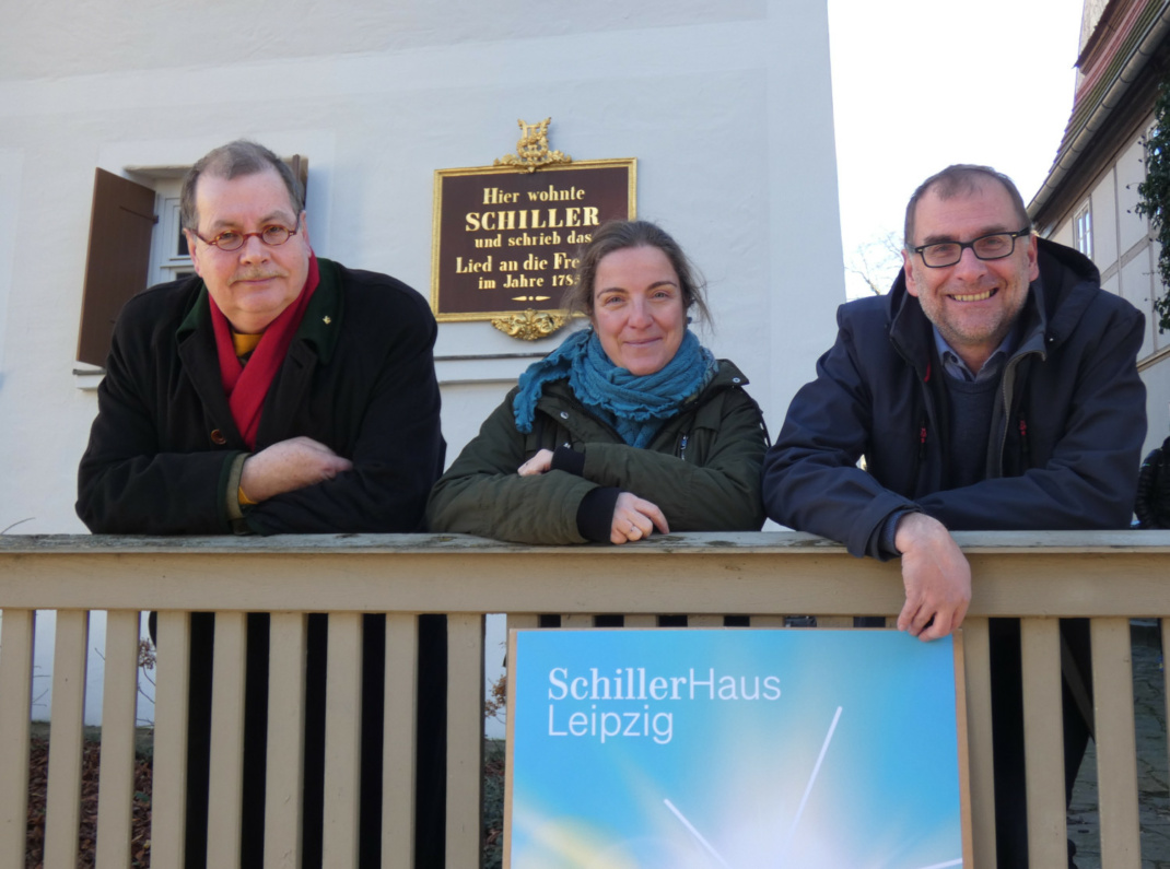 Dreiergruppe am Schillerhaus.