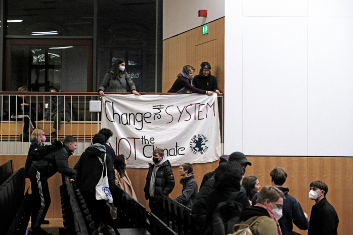 Besetzung des Audimax-Hörsaals der MLU Halle. Szenen direkt während der Verkündung der Besetzung. Foto: Luca von Ludwig