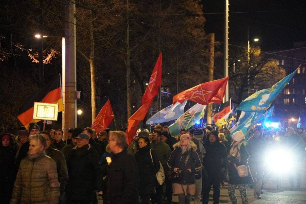 Protestierende auf dem Leipziger Innenstadtring.