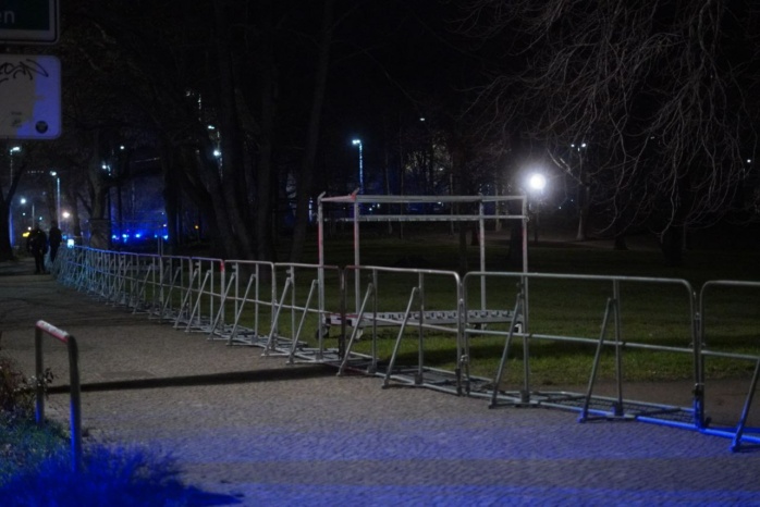 Absperrungen im Vorfeld zu den Montagsdemonstrationen. Foto: LZ