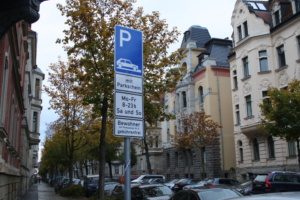 Hinweisschild zum Bewohnerparken im Waldstraßenviertel.