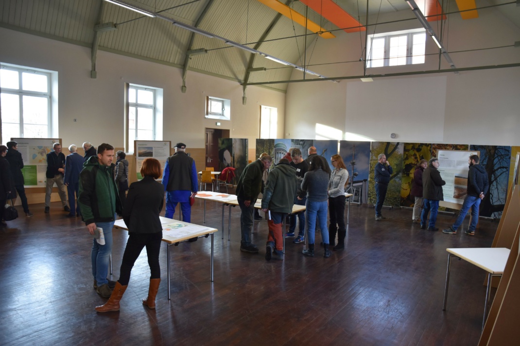 Besucher auf der indoveranstaltung