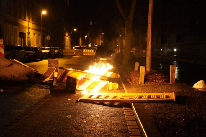 Spuren einer Spontandemo in Reudnitz. Foto: LZ