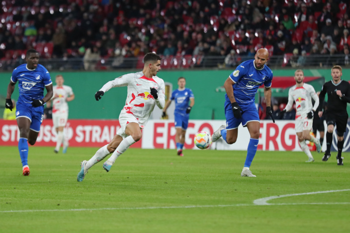 Andre Silva (19, RB Leipzig) gegen John Anthony Brooks (23, Hoffenheim). Foto: Jan Kaefer