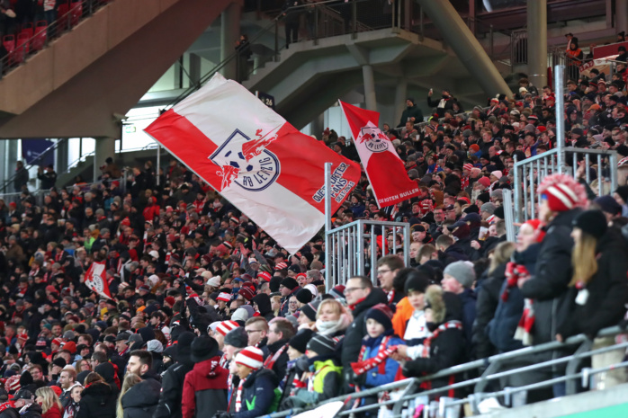 RB Leipzig Fanblock mit Fahne. Foto: Jan Kaefer