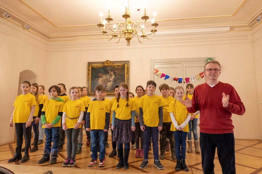 Kinder der Friedemann Bach Grundschule und Musikpädagoge Hagen Jahn © Thomas Ziegler