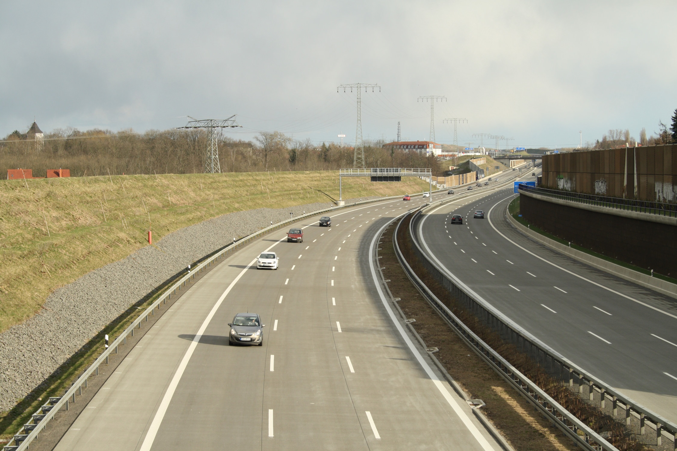 Dienstag, der 31. März 2026: Auffahrunfall auf A14 und Blitzer angezündet