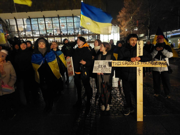 Abschluss am Gewandhaus mit Kreuz für Putins Grab. Foto: LZ