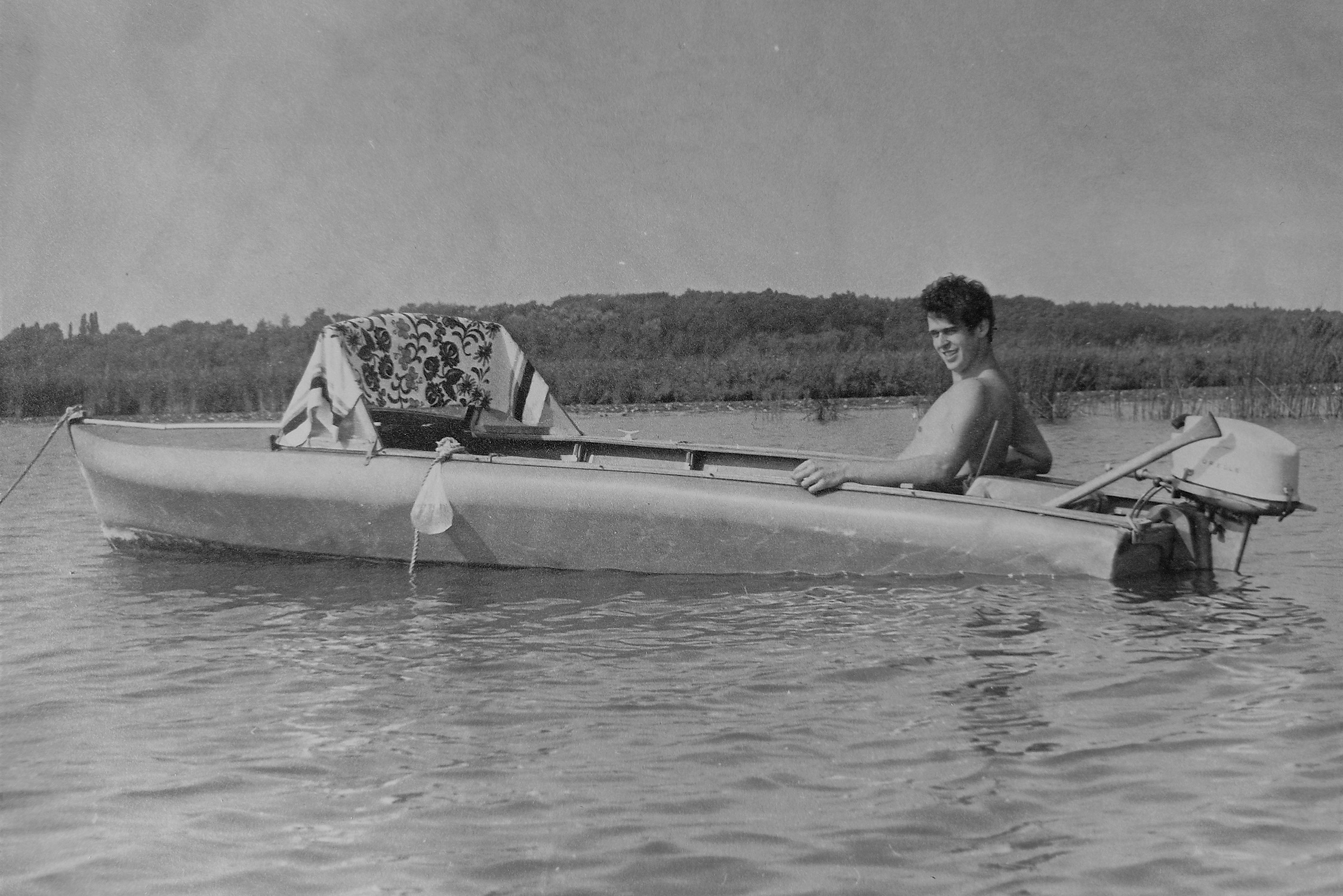 Der Autor auf einem Motorboot.