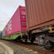 Güterzug mit Containern.