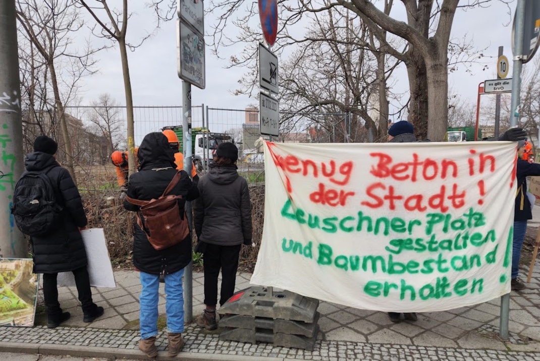 Protest gegen Baumfällung.