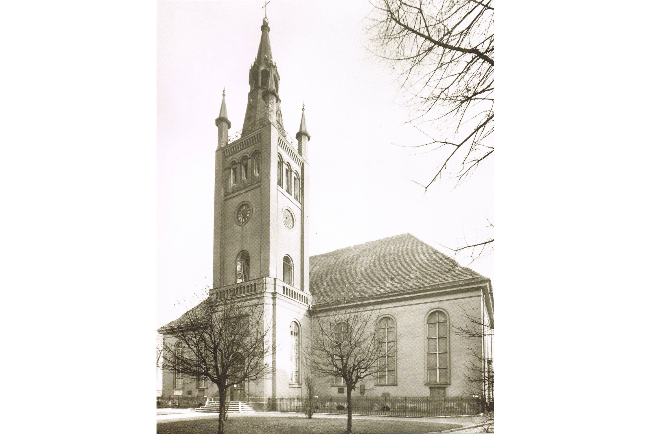 Kirchen-Ansicht vor 1945.Foto: Berlin-Archiv, Archiv-Verlag, Braunschweig, 1980-90, Sammelblatt 03040, gemeinfrei, https://commons.wikimedia.org/w/index.php?curid=92034206