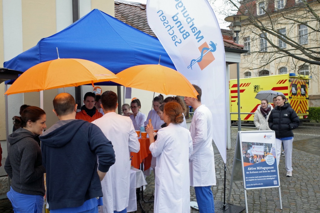 Aktive Mittagspause des Marburger Bundes Sachsen am 30. März am Standort Friedrichstadt des Städtischen Klinikums Dresden. © MB Sachsen/Dolk