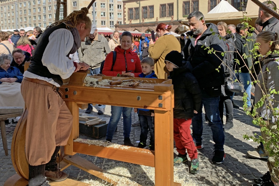 Szene auf dem Ostermarkt