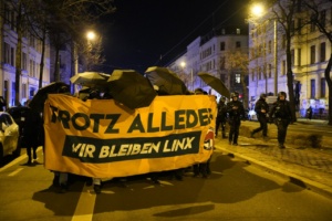 Die Demo am Abend eines Tages, der mit Razzien begann. Foto: LZ