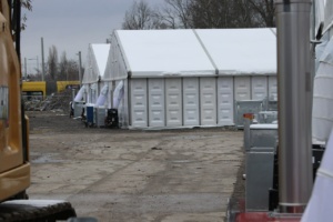 Blick auf die Zelte der Notunterkunft für Flüchtlinge in Stötteritz