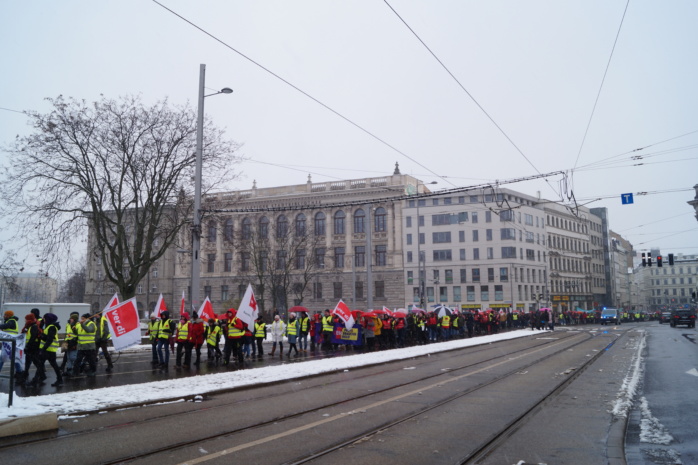 Die Demo ab 11 Uhr vom Volkshaus zum Marktplatz Leipzig. Foto: Yaro Allisat