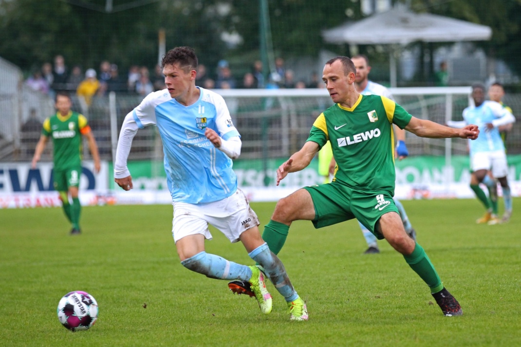 Timo Mauer (hier in einer Szene aus der vergangenen Saison) avancierte gegen den Chemnitzer FC mit zwei Treffern zum Matchwinner. Foto: Jan Kaefer (Archiv)
