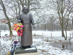 Sozialistin, Frauenrechtlerin, Politikerin: Clara Zetkin als Denkmal am gleichnamigen Park in Leipzig. Foto. LZ
