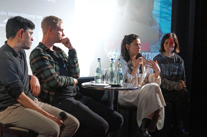 Seán Dinder, Dave Schmidtke (SFR), Sara Mardini und Charly Wai Feldman (v.l.) bei der Leipzig-Premiere von „Gegen den Strom“. Foto: Yaro Allisat