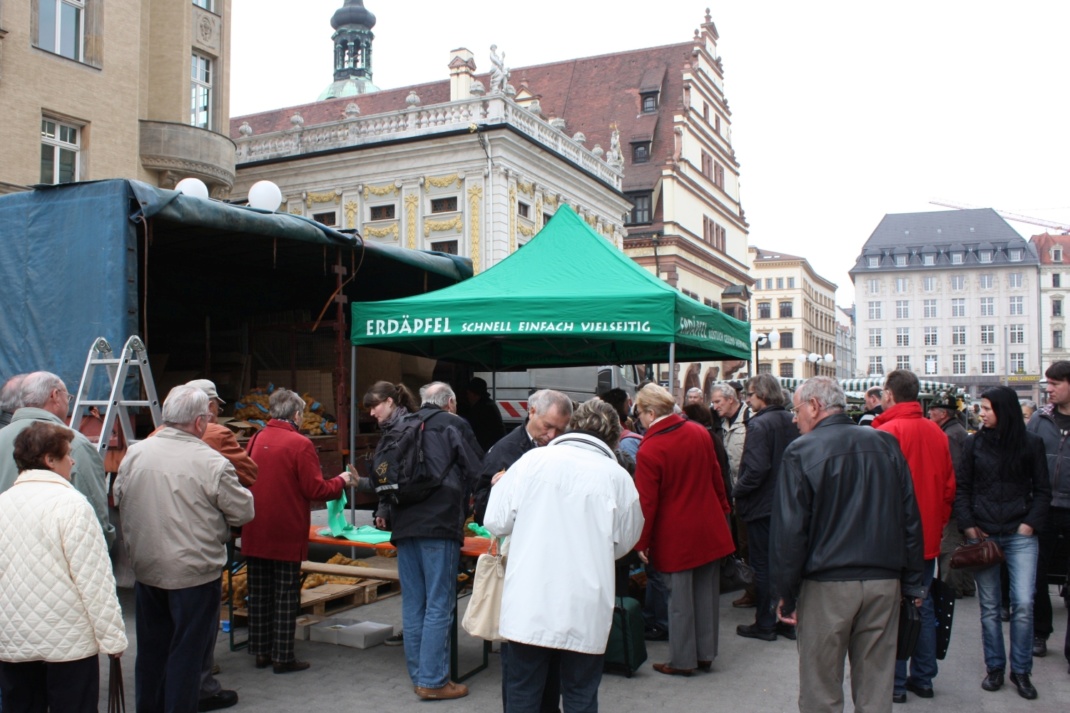 Pflanzkartoffelverkauf in der Leipziger Innenstadt. Foto: Sächsischer Kartoffelverband