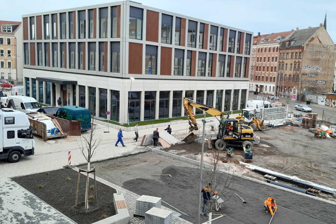 Kubus der Quartiersschule von außen.