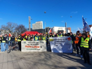 Auch in Leipzig legten hunderte Beschäftigte des öffentlichen Dienstes ihre Arbeit nieder und protestierten für höhere Löhne und bessere Arbeitsbedingungen. Foto: LZ