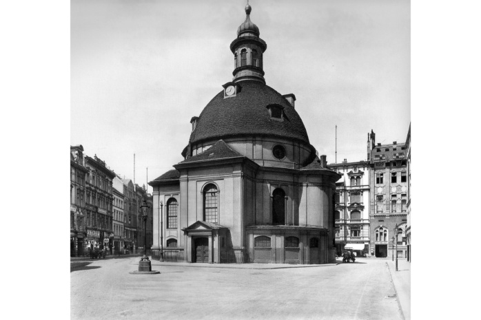 Bethlehemskirche Berlin 1910. Foto: Königlich Preußische Messbildanstalt, aus: „Berlin um 1900“. Berlin 2004, gemeinfrei, https://commons.wikimedia.org/w/index.php?curid=14628265