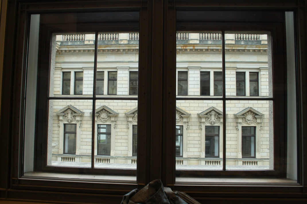 Ein Fenster im Neuen Rathaus.