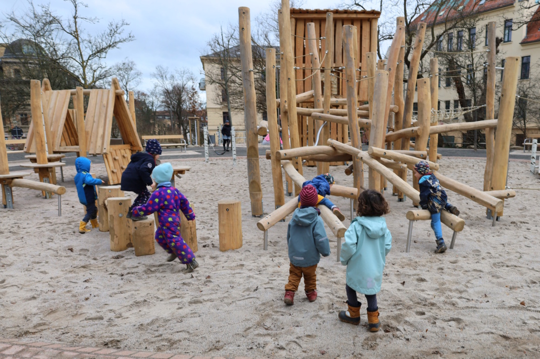 Der neu gestaltete Spielplatz auf dem Herderplatz. Foto: Ralf Julke