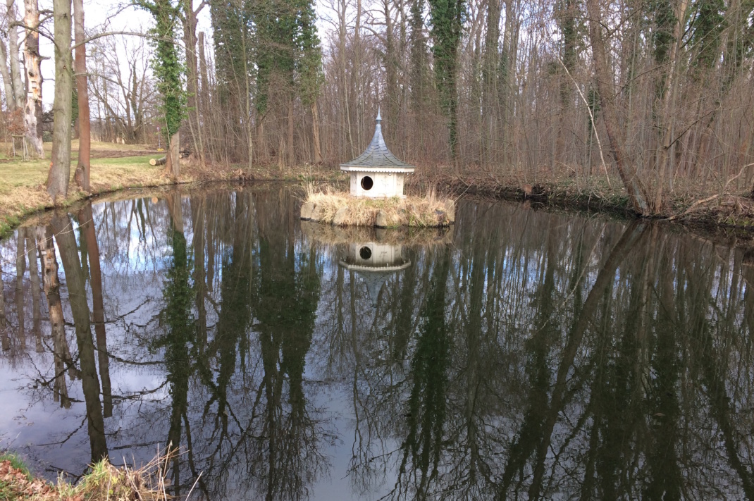 Gewässer im Schlosspark Lützschena.