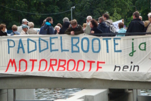 Protest gegen Motorboote.