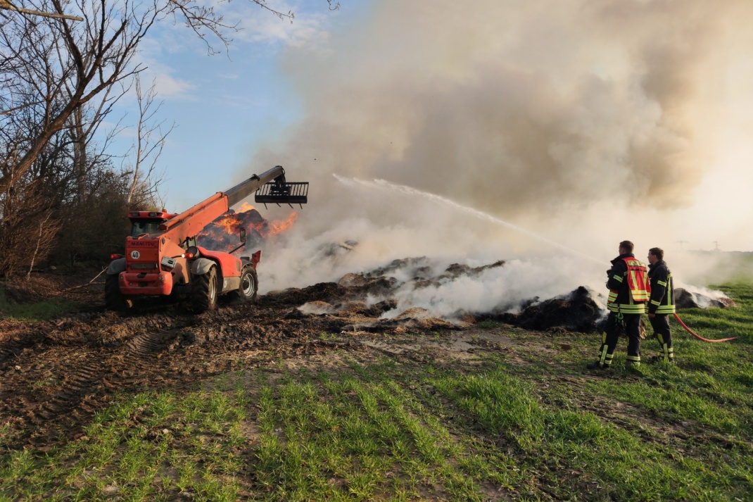 9. April 2023: Brand bei Leipzig-Knauthain. Foto: Steffen Peschel