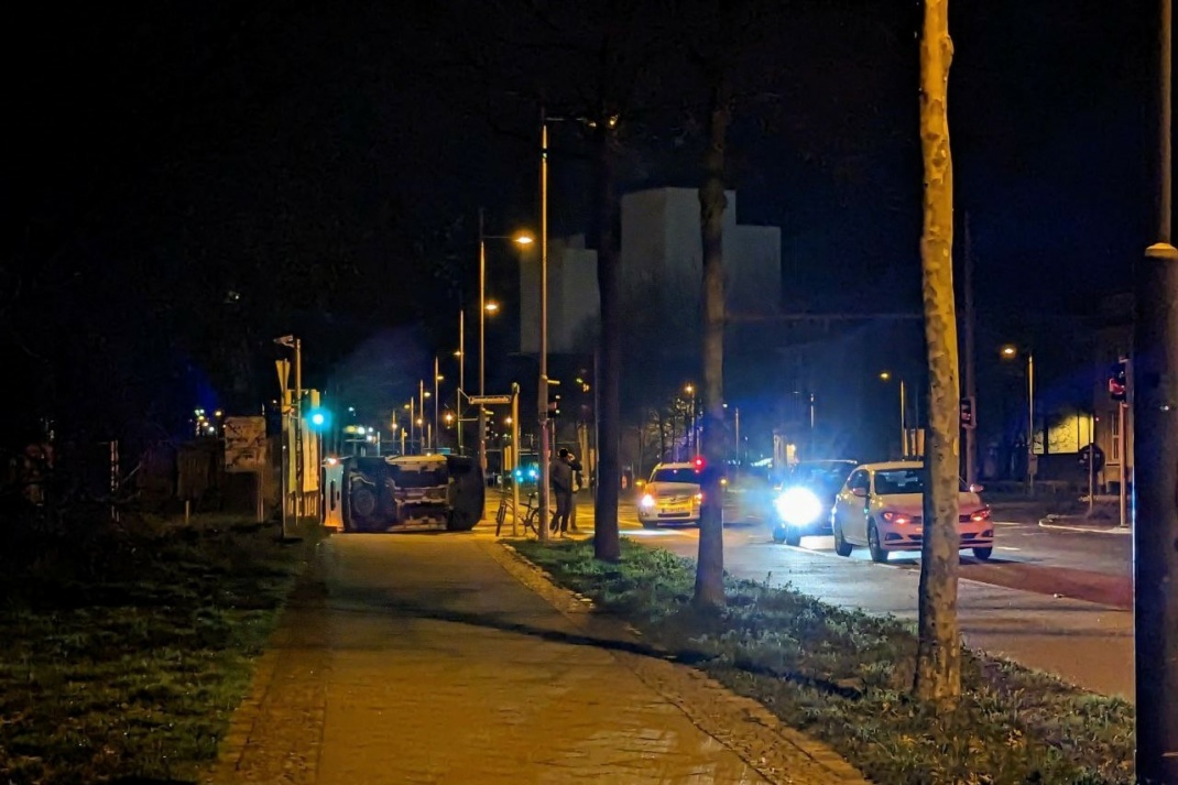 Der Unfall auf der Kreuzung Semmelweis-/Tarotstraße. Foto: Gregor Wünsch