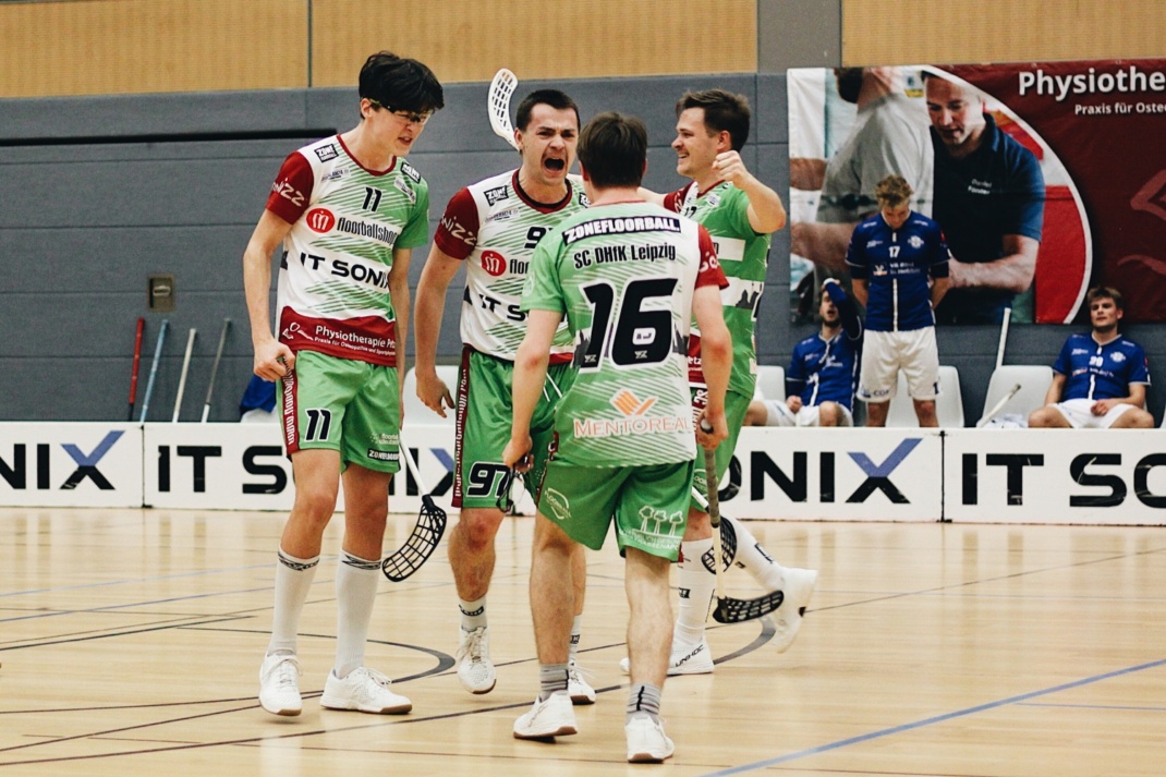Die Floorballer des SC DHfK Leipzig um Paul Siegmund (Mitte). Foto: Laura Römer