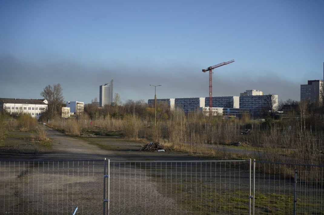 Rauchschneise über Leipzig.