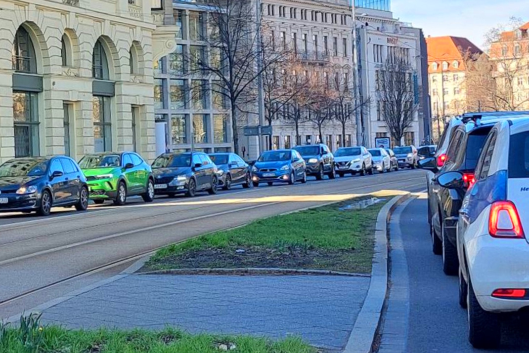 Autoschlangen in Leipzig.